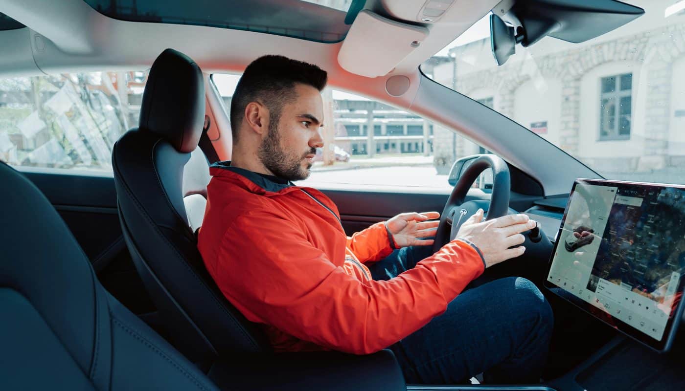 une voiture à moteur électrique
