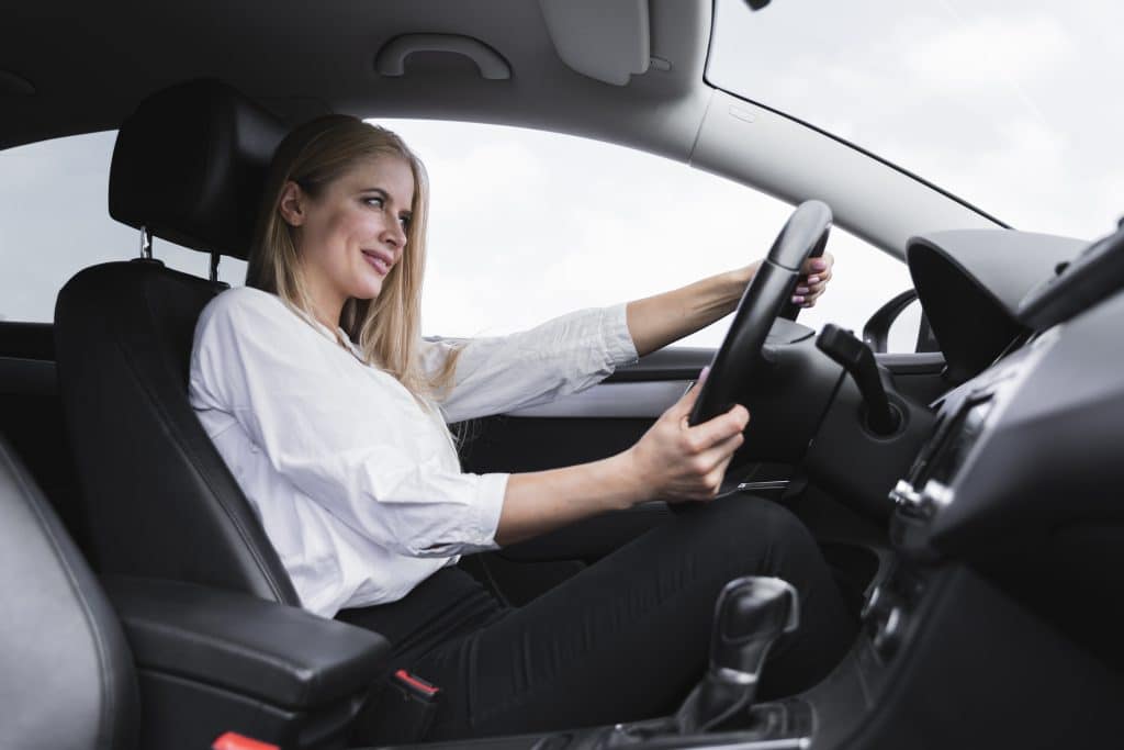 Une femme au volant
