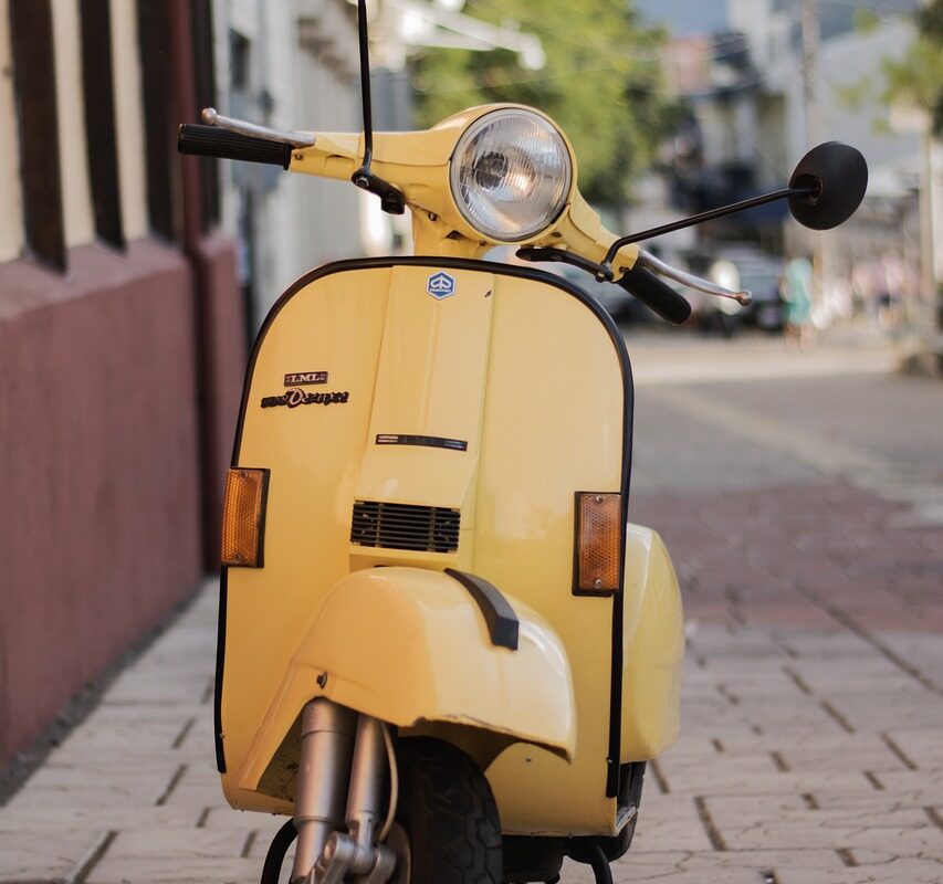 découvrez comment effectuer une inspection approfondie de votre moto vintage pour garantir performance et sécurité. suivez nos conseils d'experts pour préserver le charme et la qualité de votre ancien bolide.